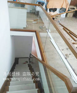 水泥基礎現(xiàn)代樓梯33